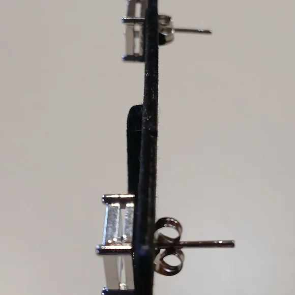 💎 Stainless Steel Square CZ Post Back Studs💎 - Picture 7 of 9